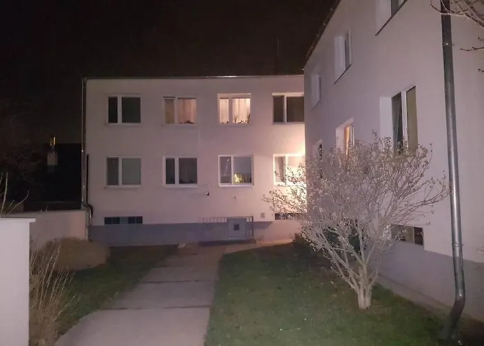 Esslinger Hauptstr Spacious Apartment With Loggia