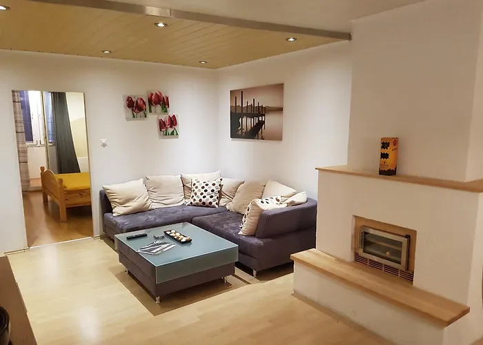 Esslinger Hauptstr Spacious Apartment With Loggia