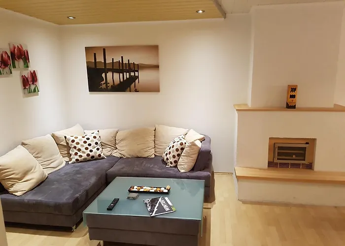 Esslinger Hauptstr Spacious Apartment With Loggia